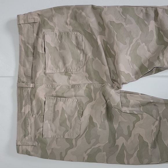 Torrid Feel The Fit Ankle Camo Pants/ Size 18. - Picture 6 of 12